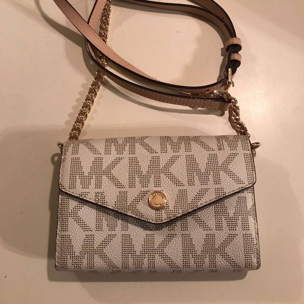 Michael kors clutch